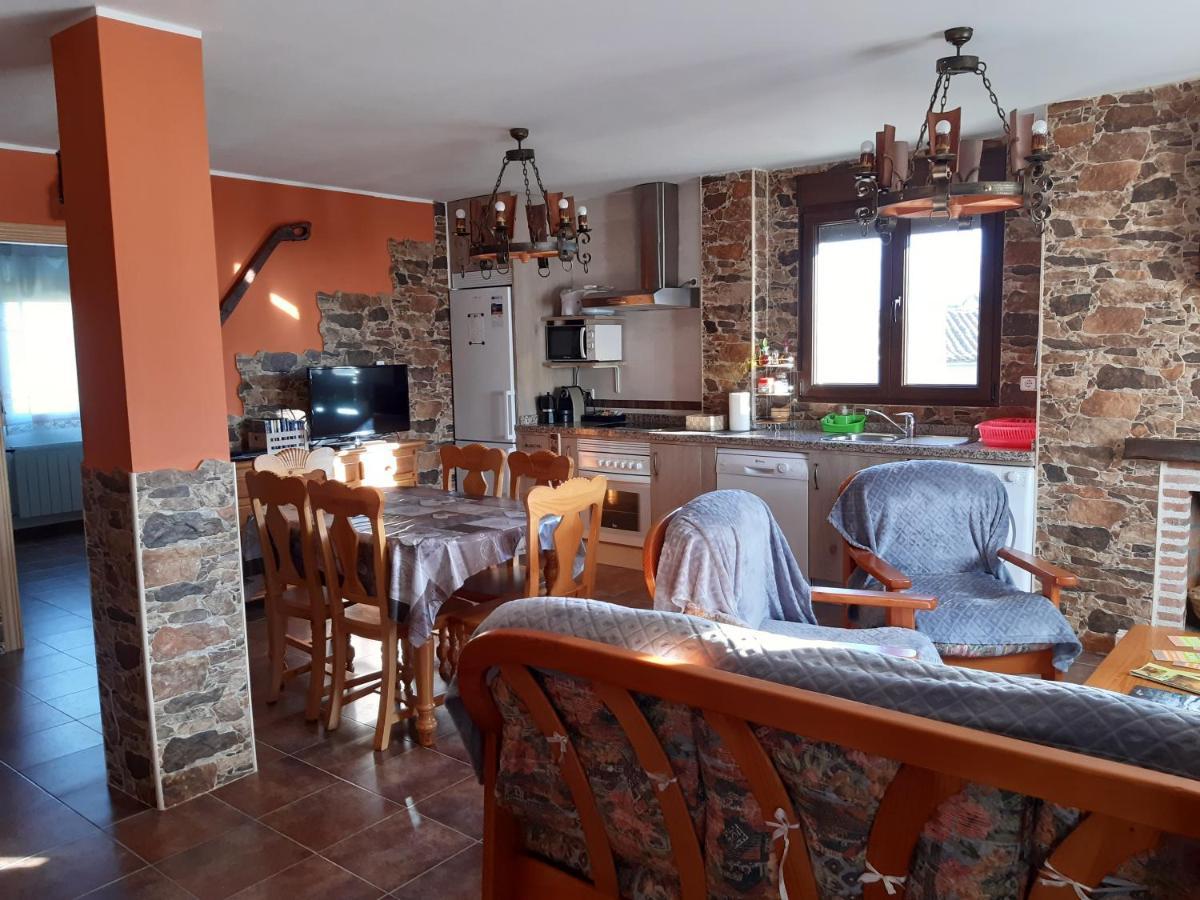 Casa Rural Mi Descanso Valdefuentes de Sangusín Екстериор снимка