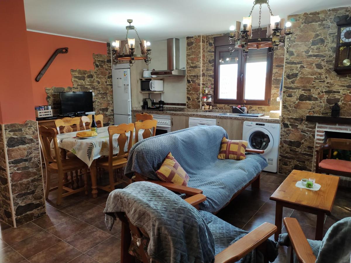 Casa Rural Mi Descanso Valdefuentes de Sangusín Екстериор снимка