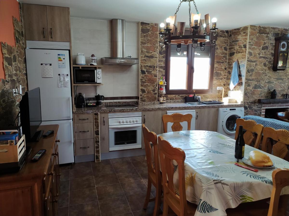 Casa Rural Mi Descanso Valdefuentes de Sangusín Екстериор снимка