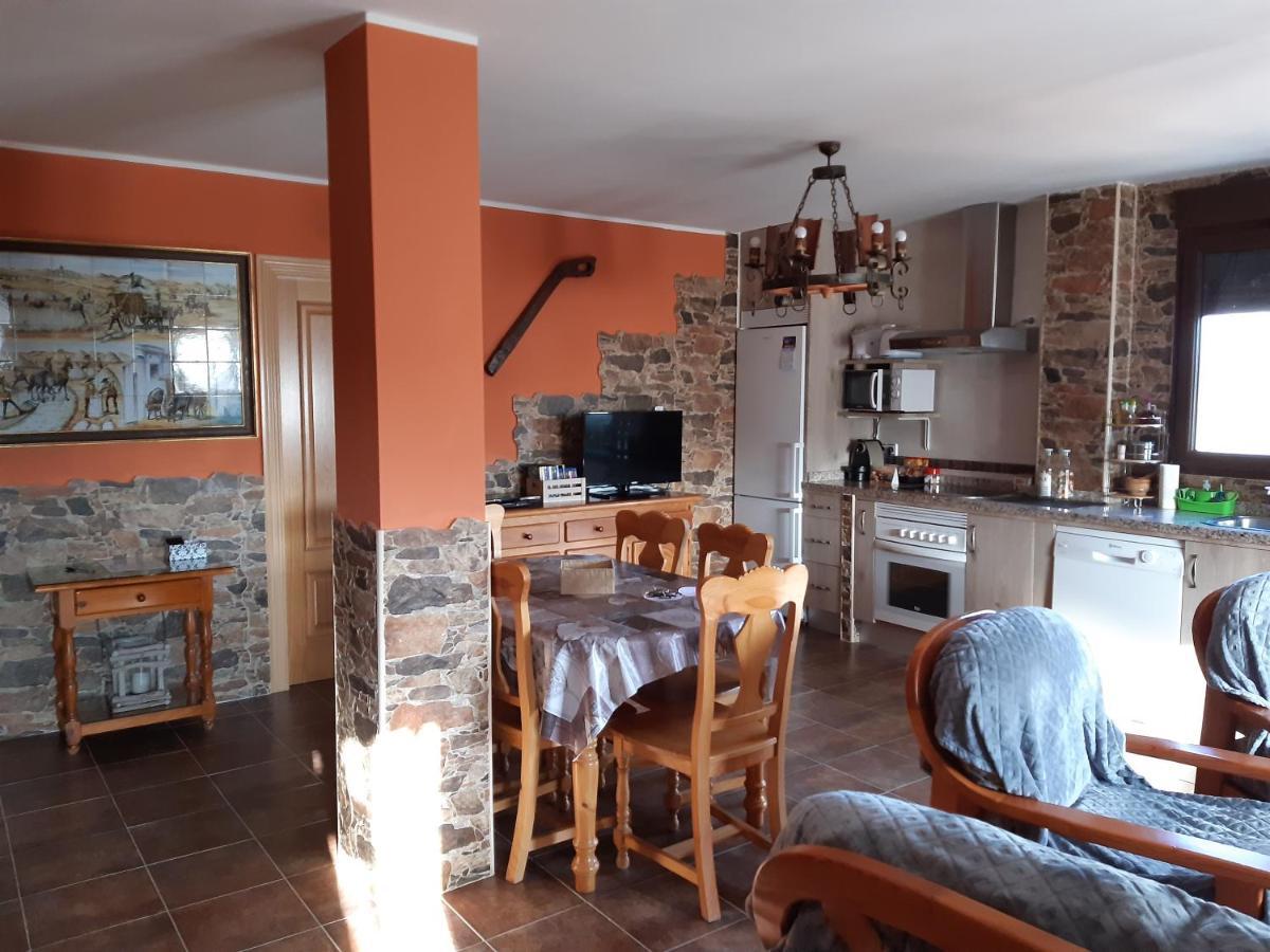 Casa Rural Mi Descanso Valdefuentes de Sangusín Екстериор снимка